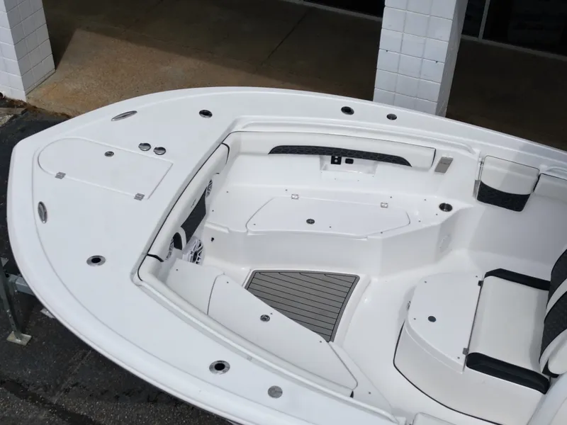 Slide: The Image of Tidewater 272 LXF 2025 - 17