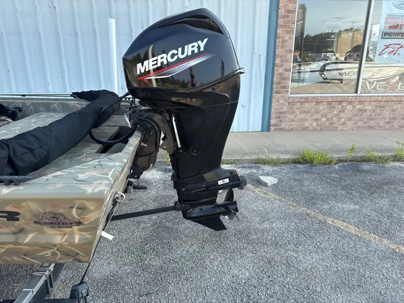 Slide: The Image of Tracker 1754SC 2023 - 5