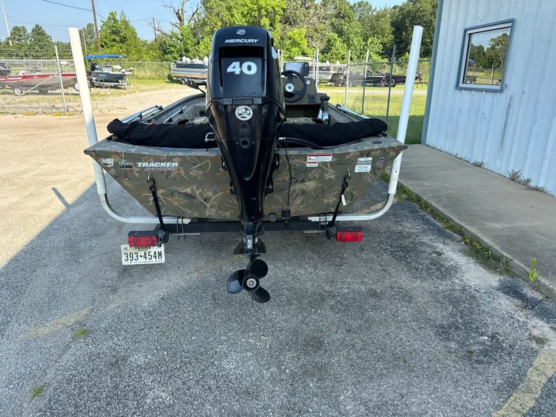 Slide: The Image of Tracker 1754SC 2023 - 6