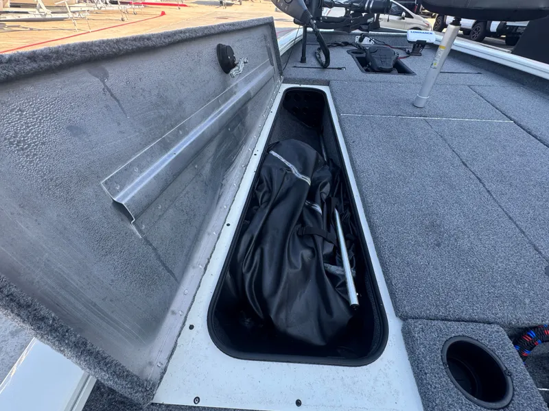 Slide: The Image of Tracker Pro 190 TE 2022 - 17