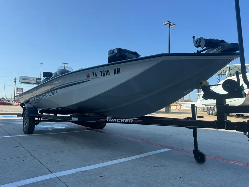 Slide: The Image of Tracker Pro 190 TE 2022 - 5