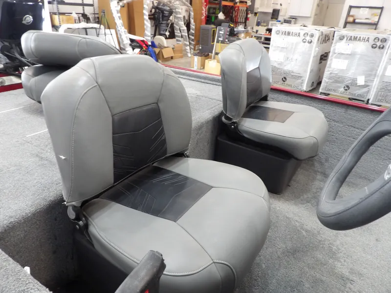 Slide: The Image of Tracker Bass Tracker Classic Limited 2022 - 17