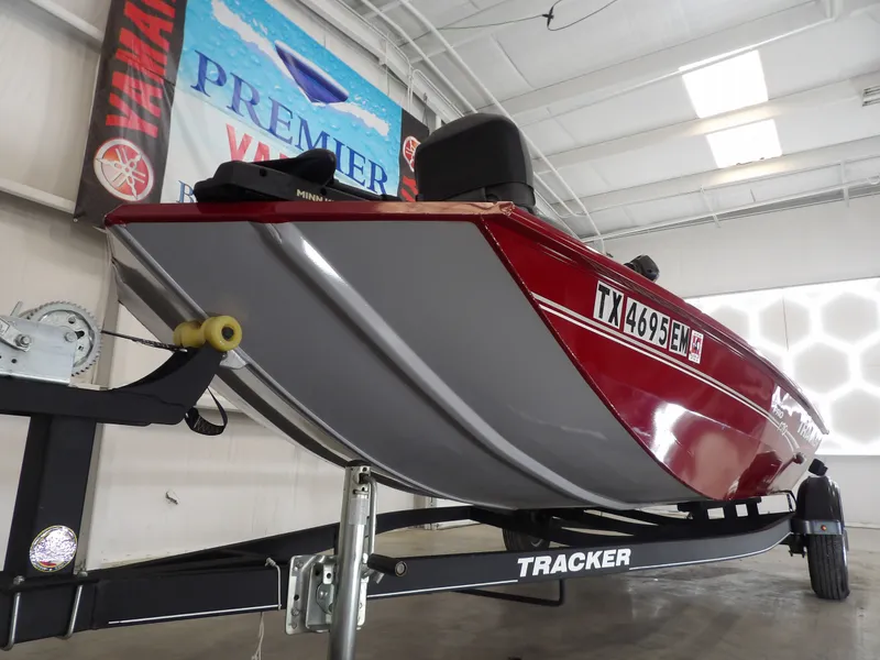 Slide: The Image of Tracker Pro 170 2019 - 5