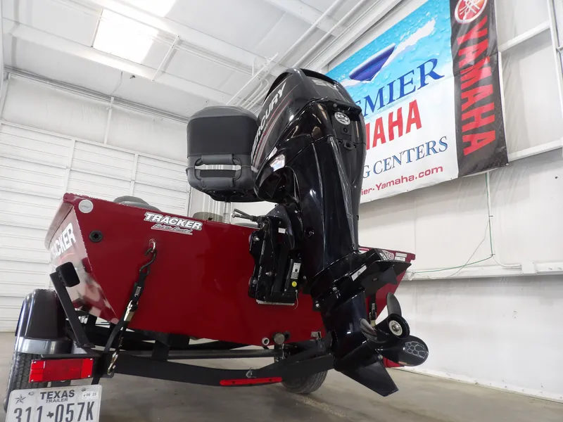 Slide: The Image of Tracker Pro 170 2019 - 7