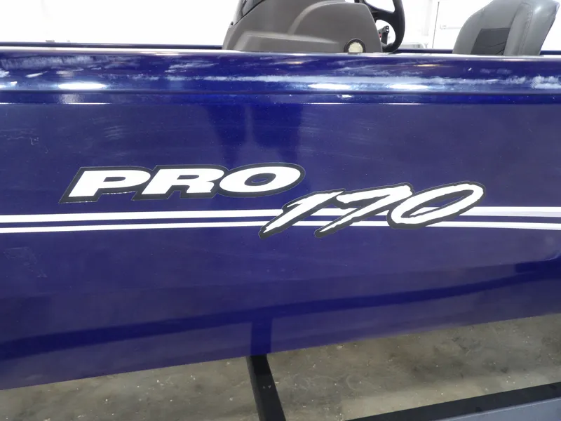 Slide: The Image of Tracker Pro 170 2020 - 6