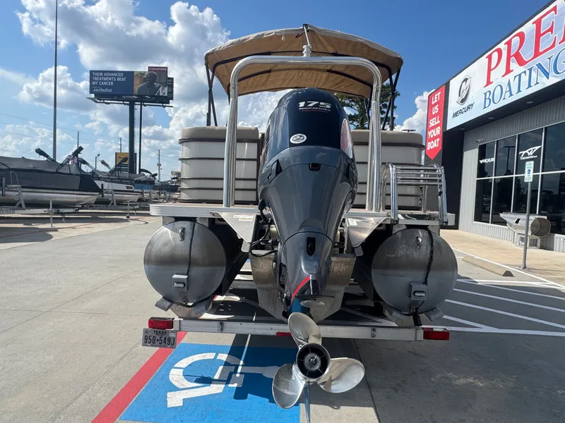 Slide: The Image of Veranda V2275RC 2017 - 10