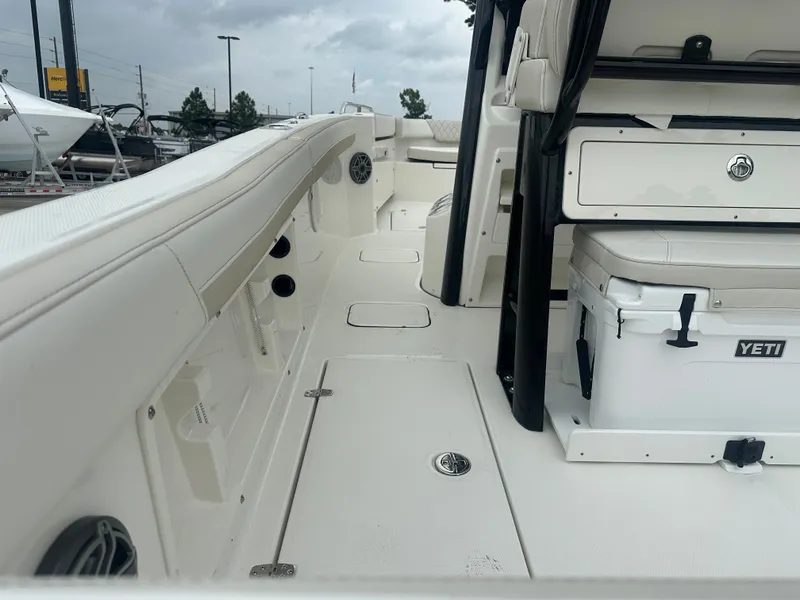 Slide: The Image of World Cat 235 TE 2025 - 11