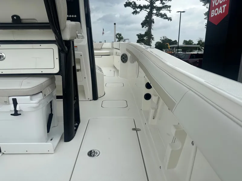 Slide: The Image of World Cat 235 TE 2025 - 12