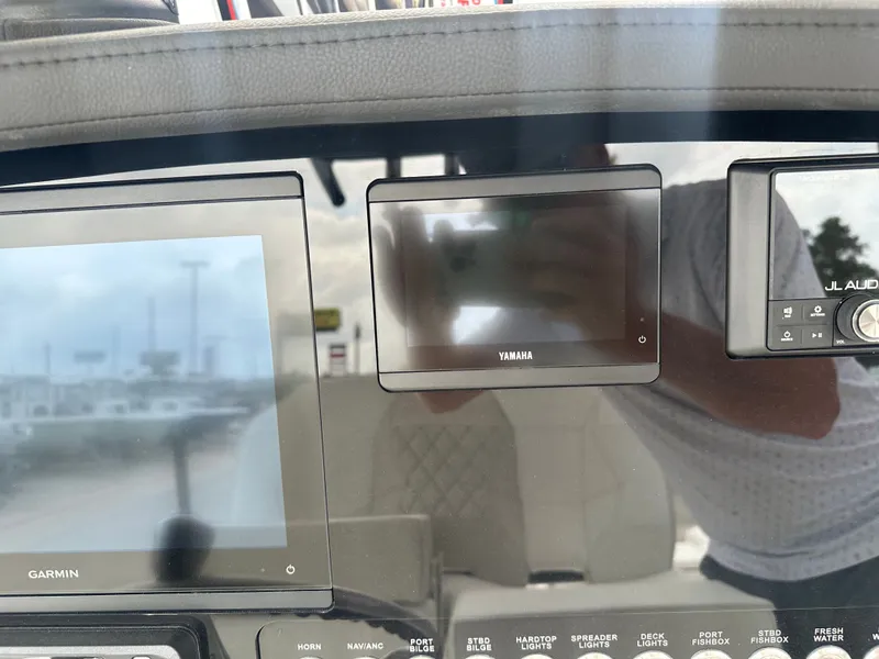 Slide: The Image of World Cat 235 TE 2025 - 17