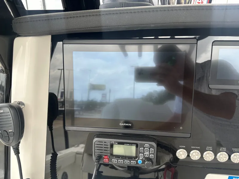 Slide: The Image of World Cat 235 TE 2025 - 18