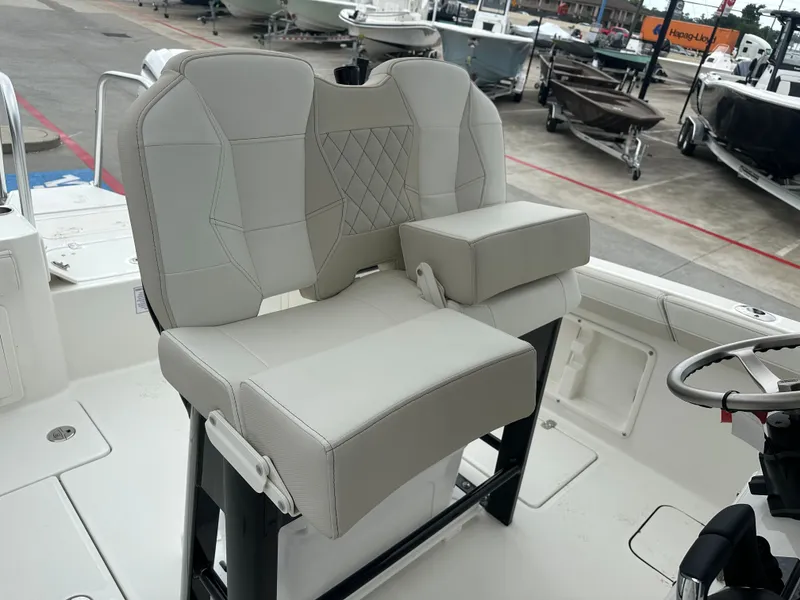 Slide: The Image of World Cat 235 TE 2025 - 21