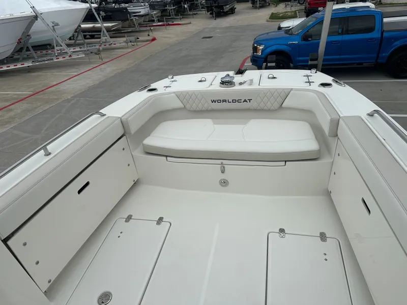 Slide: The Image of World Cat 235 TE 2025 - 26