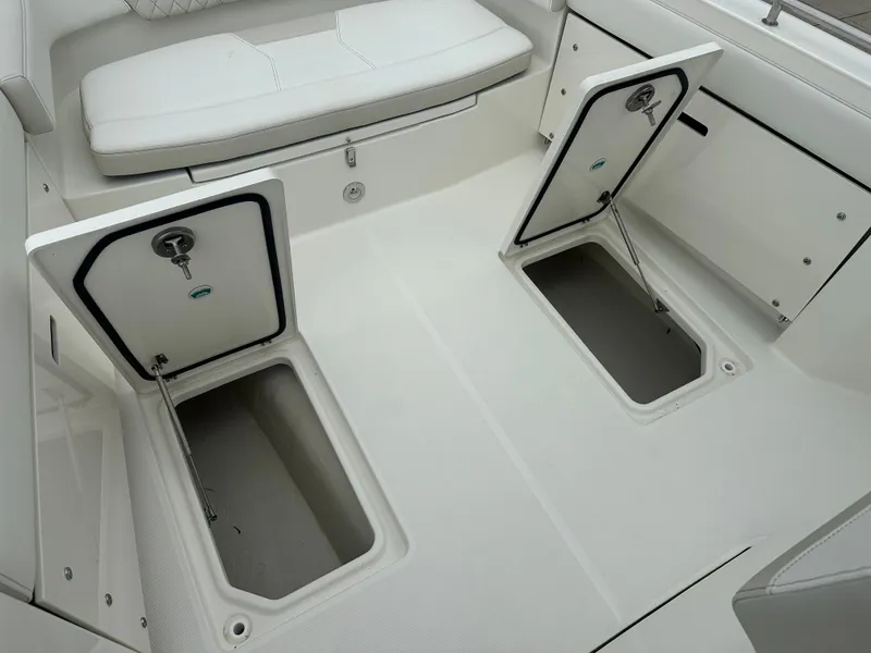 Slide: The Image of World Cat 235 TE 2025 - 31