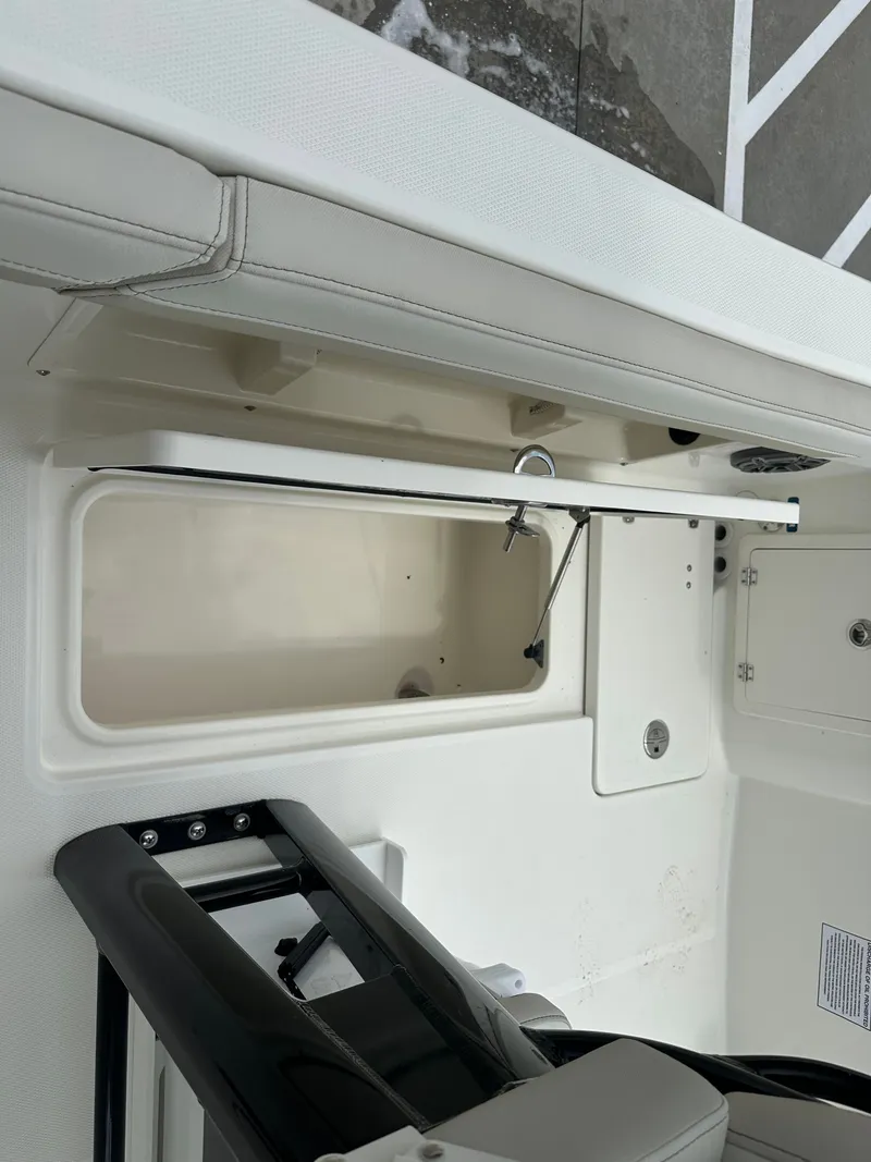 Slide: The Image of World Cat 235 TE 2025 - 35