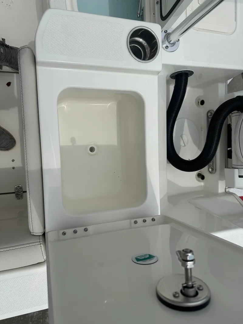 Slide: The Image of World Cat 235 TE 2025 - 38