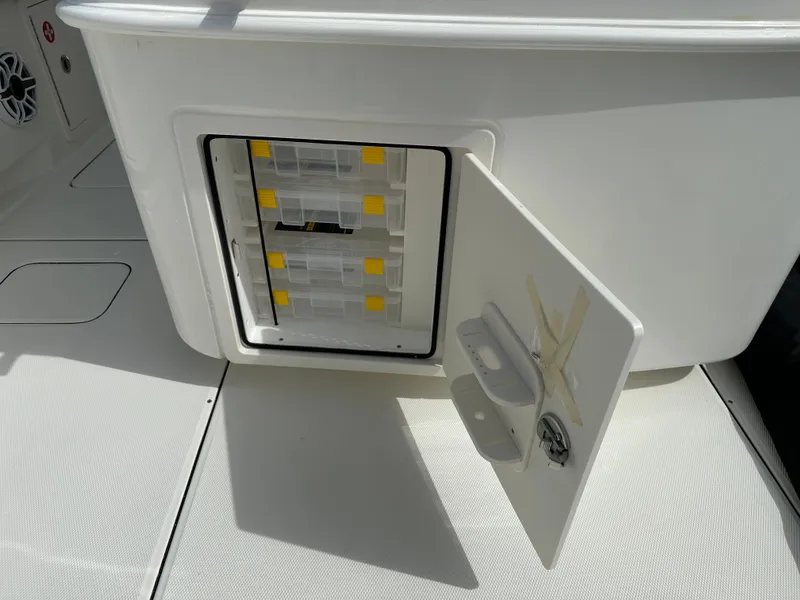 Slide: The Image of World Cat 325CC 2025 - 25