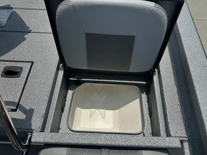 Slide: The Image of Xpress H20B Bay 2025 - 26