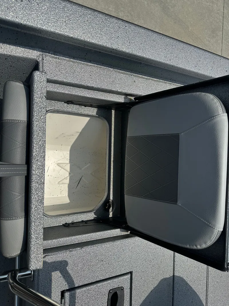 Slide: The Image of Xpress H20B Bay 2025 - 27