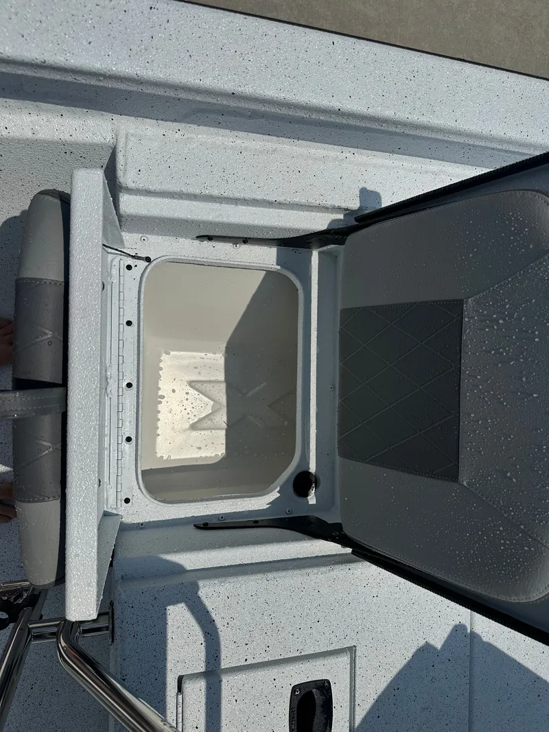 Slide: The Image of Xpress H20B Bay 2025 - 24