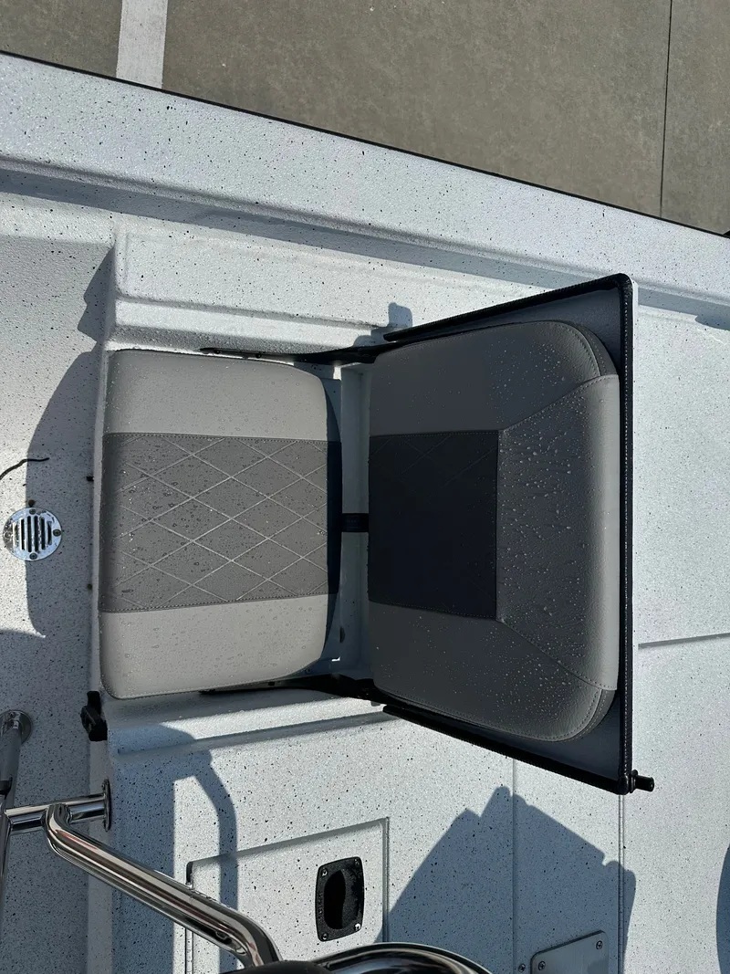 Slide: The Image of Xpress H20B Bay 2025 - 25