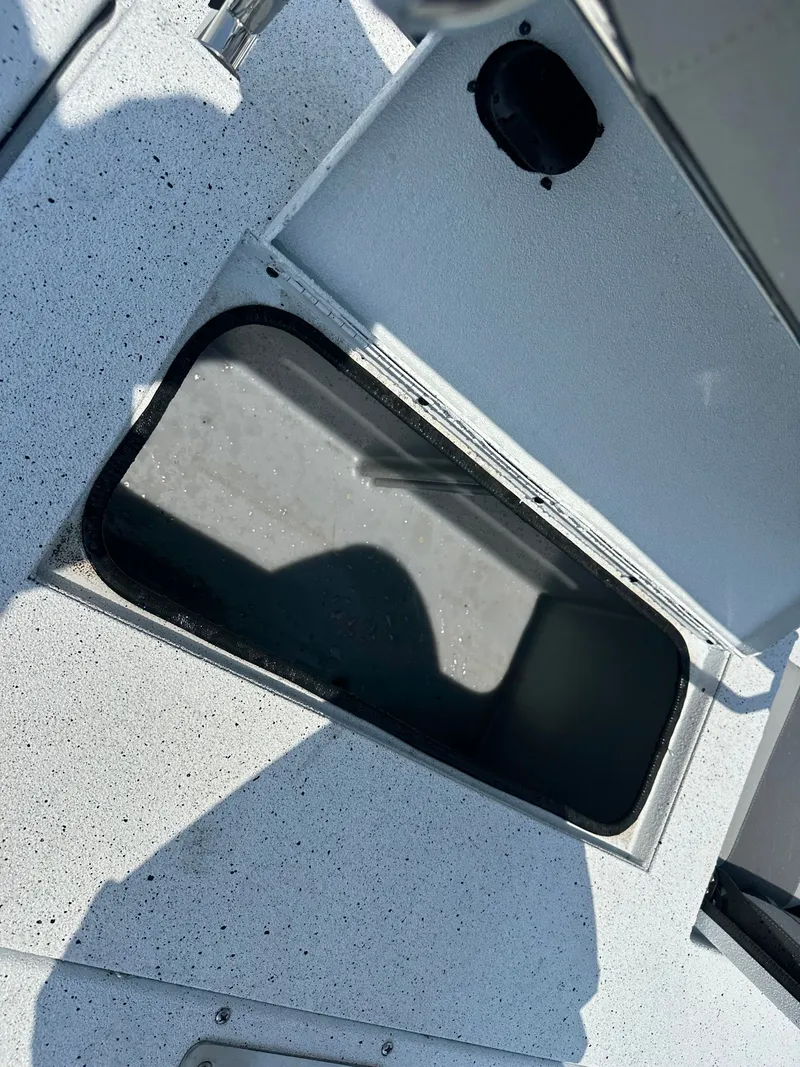 Slide: The Image of Xpress H20B Bay 2025 - 28