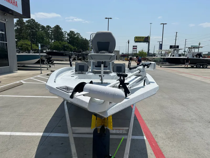 Slide: The Image of Xpress H20B Bay 2025 - 5