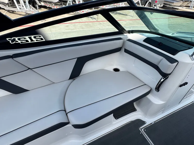 Slide: The Image of Yamaha 212X 2014 - 24