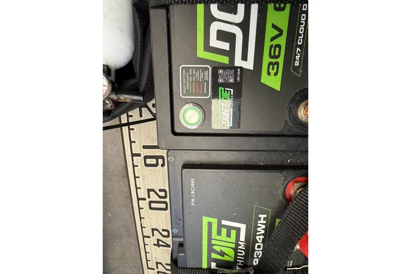 Slide: The Image of Battery setup on Custom Infusion 34 CC, 2021 model, featuring 36V lithium power. - 62