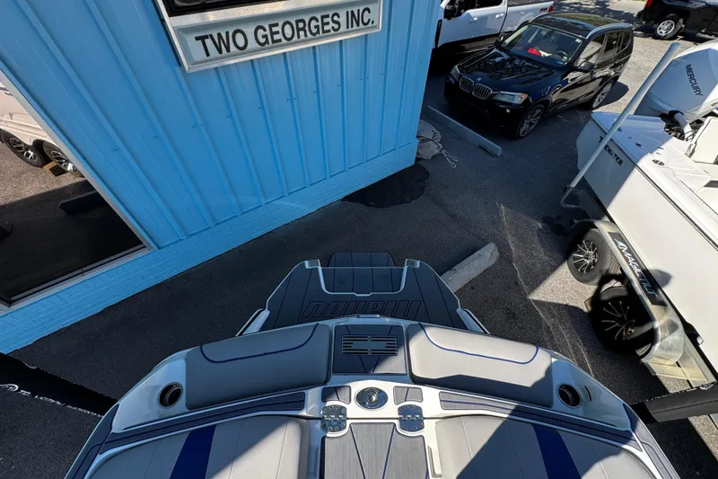 Slide: The Image of 2022 Malibu Wakesetter 23 LSV boat at Two Georges Inc. dealership. - 19