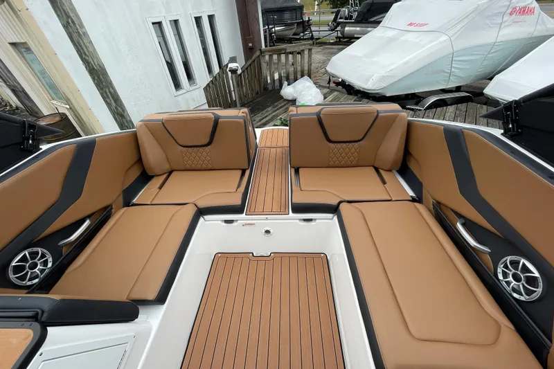 Slide: The Image of 2026 Yamaha Boats 252SE interior with tan seating and sleek design. - 12