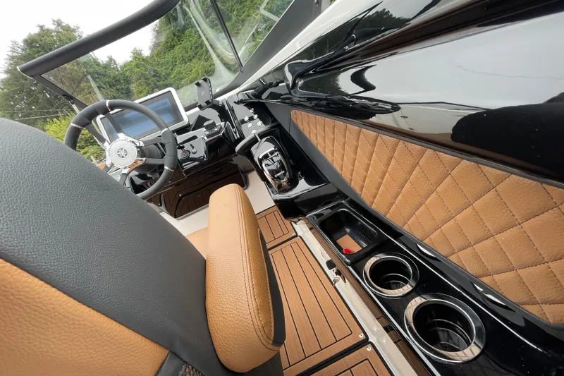 Slide: The Image of Interior of 2026 Yamaha Boats 252SE, featuring luxurious seating and modern dashboard design. - 14
