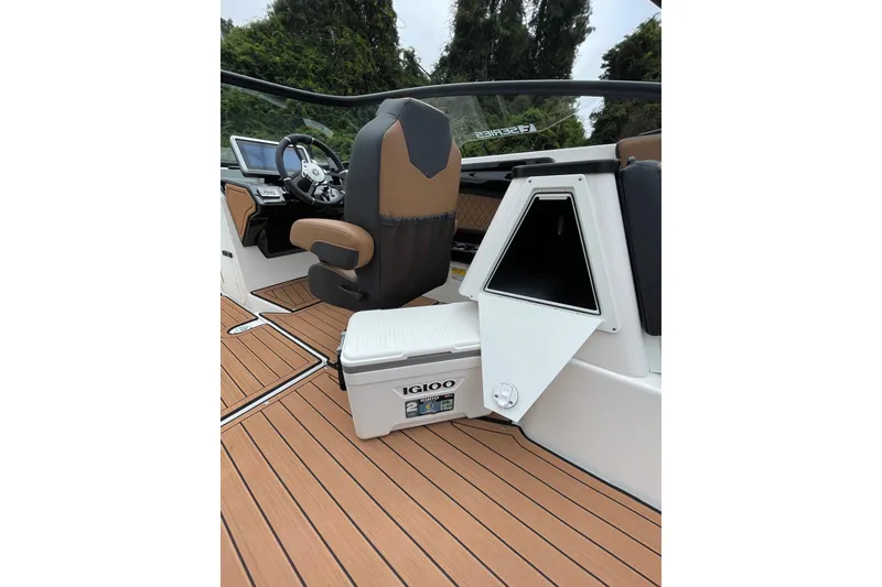 Slide: The Image of 2026 Yamaha Boats 252SE interior with captain's chair, steering wheel, and Igloo cooler on deck. - 17