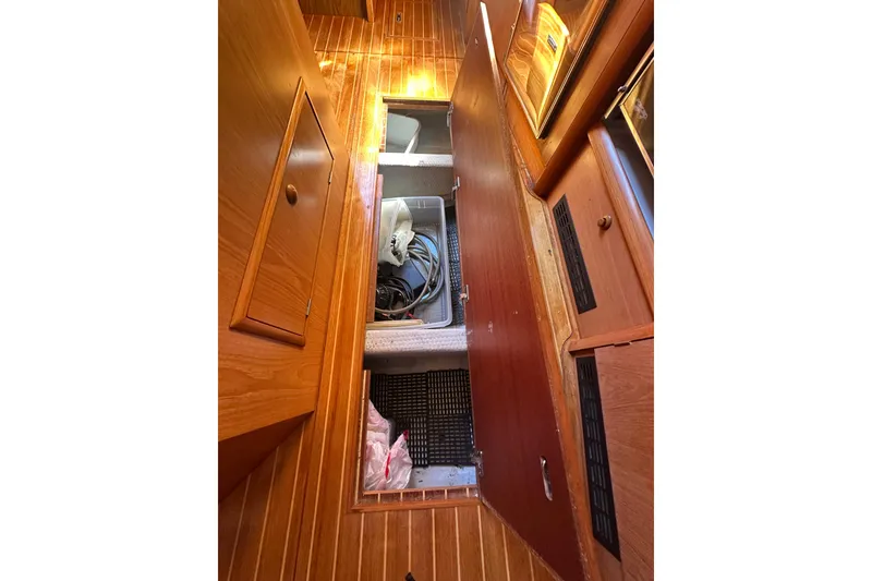 Slide: The Image of Interior storage compartment of 2002 Jeanneau Sun Odyssey 45.2 sailboat. - 28