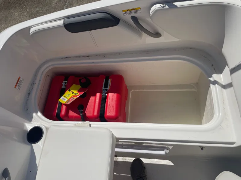 Slide: The Image of Bayliner E18LE 2025 - 12