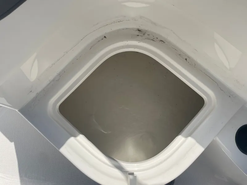 Slide: The Image of Bayliner E18LE 2025 - 15