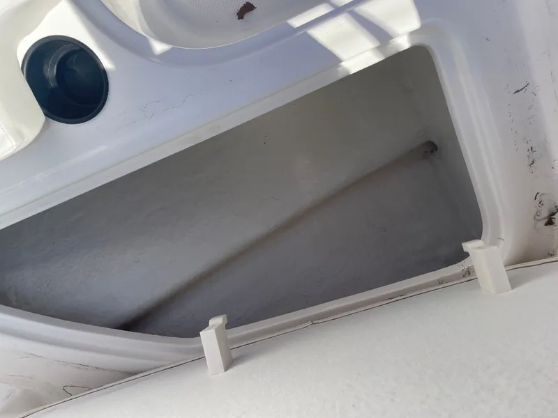 Slide: The Image of Bayliner E18LE 2025 - 21