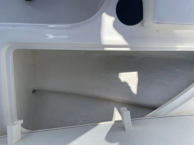 Slide: The Image of Bayliner E18LE 2025 - 23