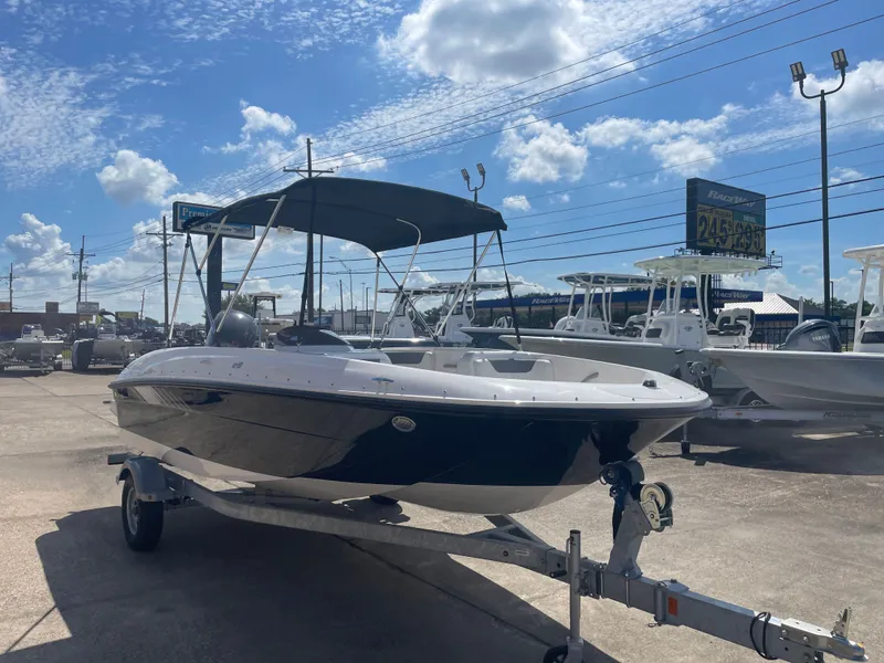 Slide: The Image of Bayliner E18LE 2025 - 6