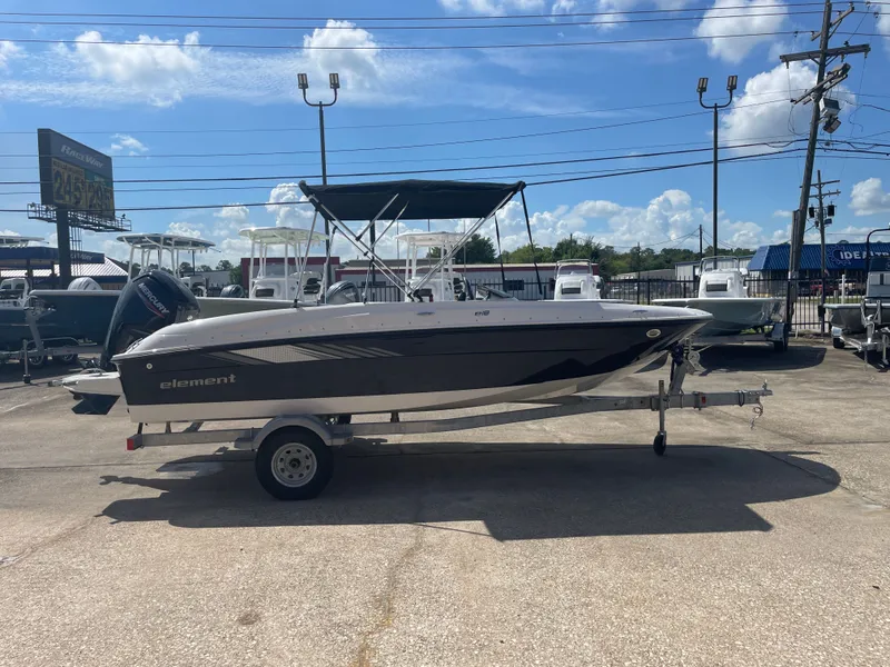 Slide: The Image of Bayliner E18LE 2025 - 7