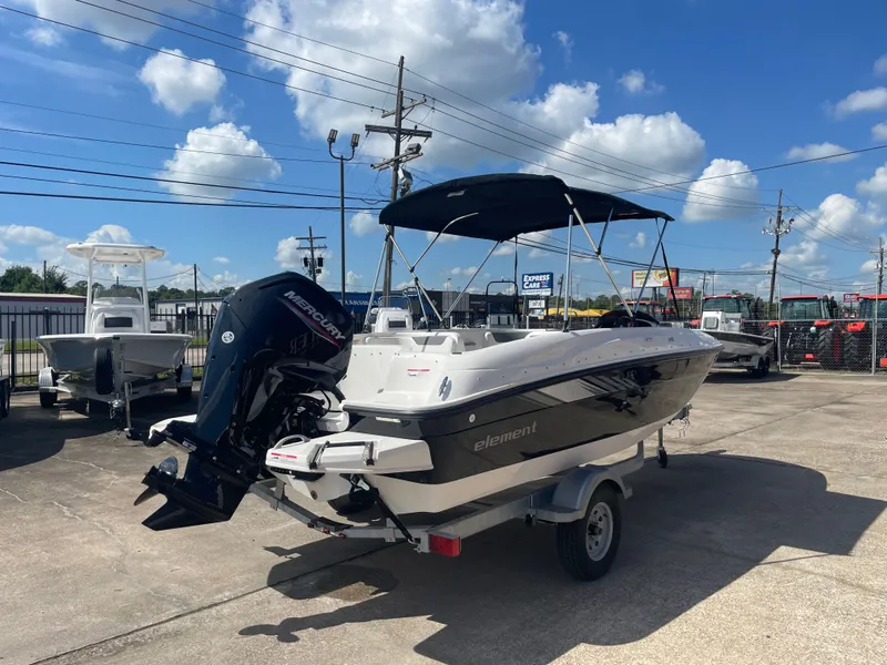 Slide: The Image of Bayliner E18LE 2025 - 8