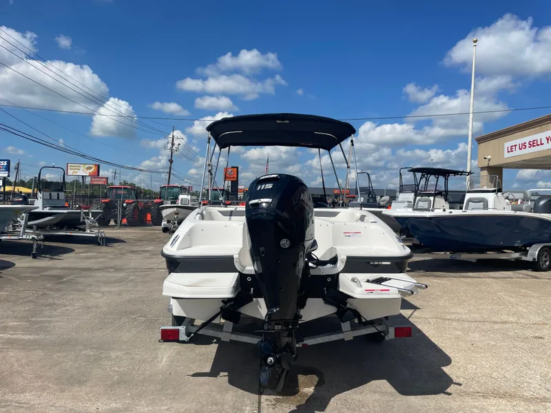 Slide: The Image of Bayliner E18LE 2025 - 9