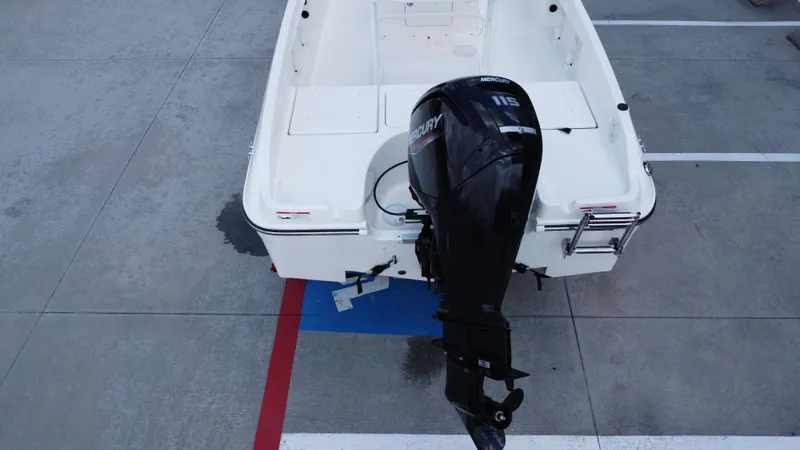 Slide: The Image of Bayliner T18LE 2025 - 23