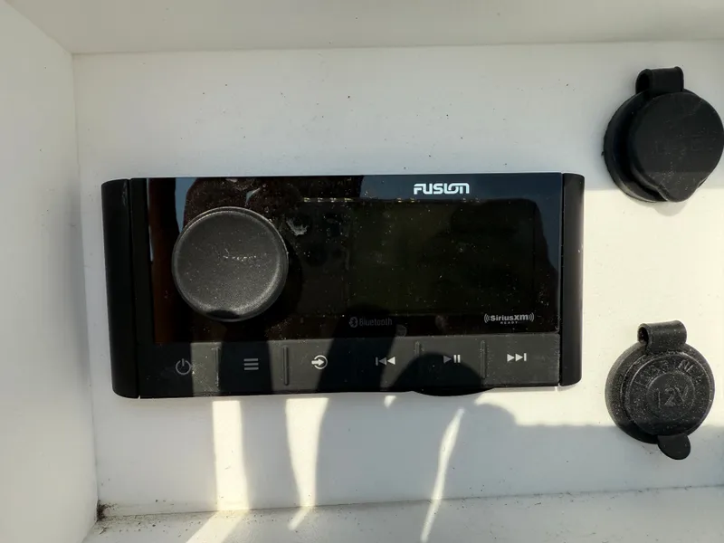 Slide: The Image of NauticStar 194 XTS 2024 - 13