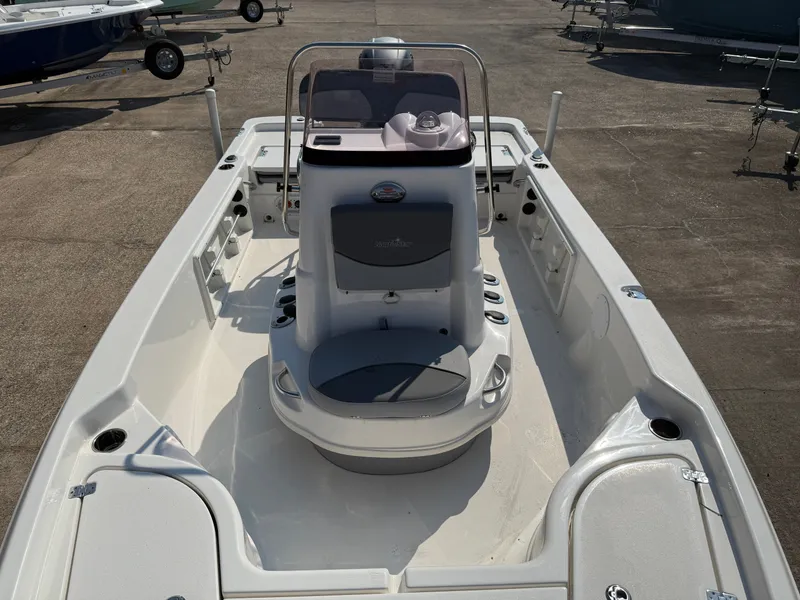 Slide: The Image of NauticStar 194 XTS 2024 - 21