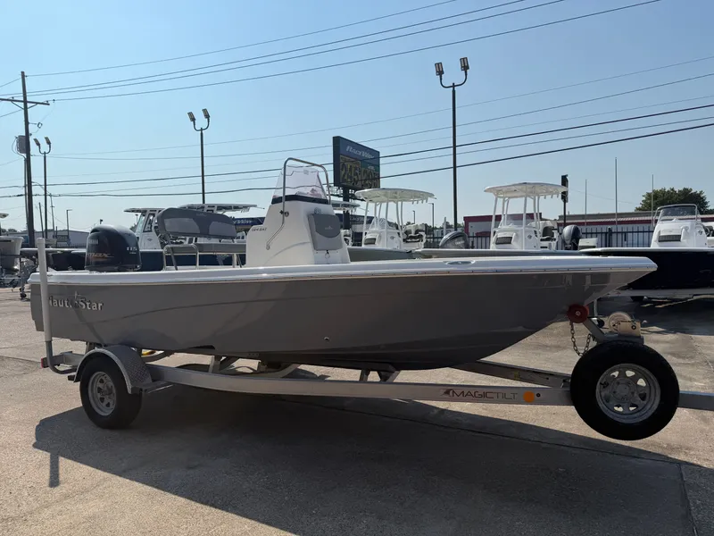 Slide: The Image of NauticStar 194 XTS 2024 - 5