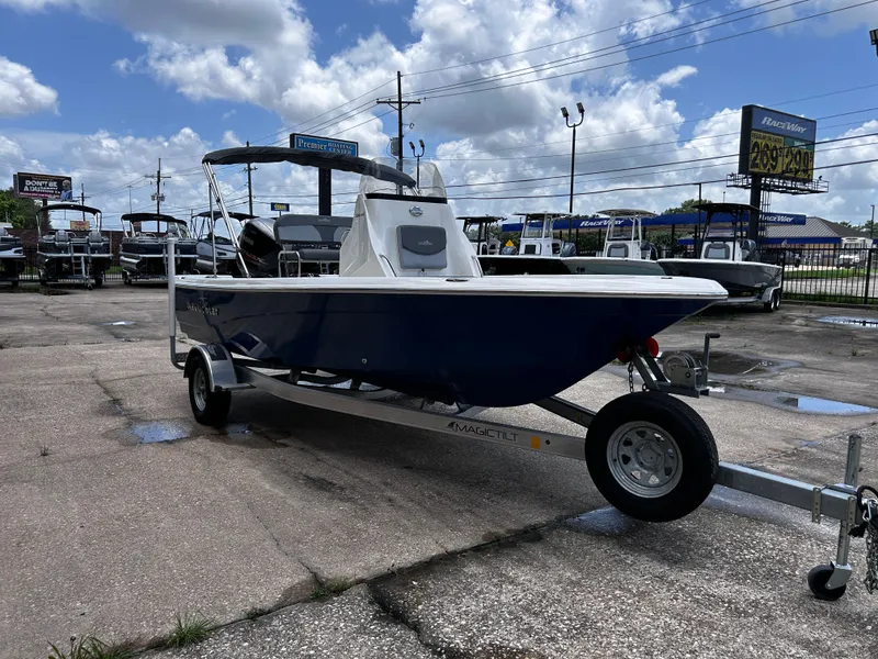 Slide: The Image of NauticStar 195 XTS 2023 - 6