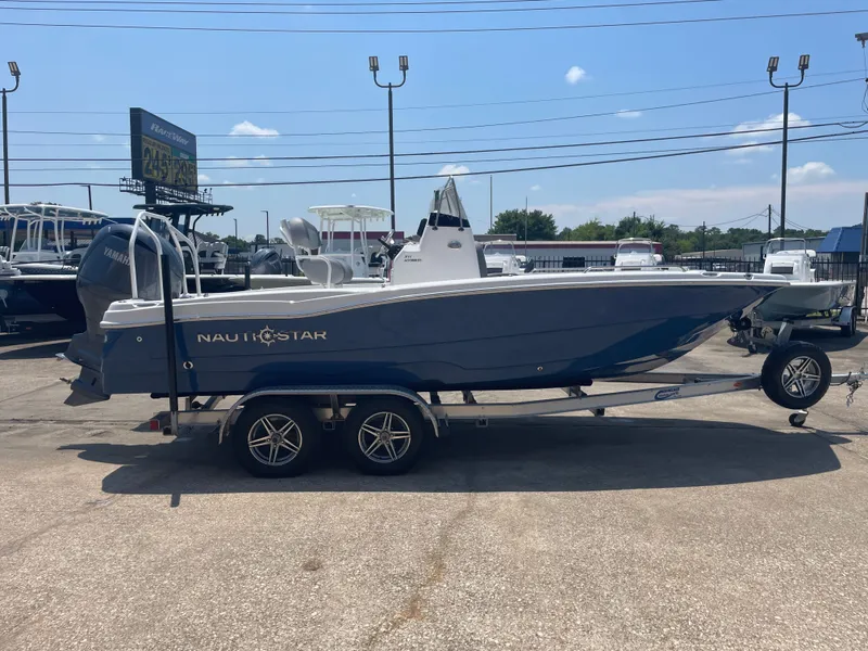 Slide: The Image of NauticStar 211 Hybrid 2024 - 7