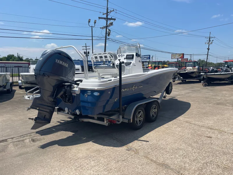 Slide: The Image of NauticStar 211 Hybrid 2024 - 8