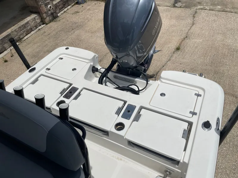 Slide: The Image of NauticStar 227 XTS 2023 - 10