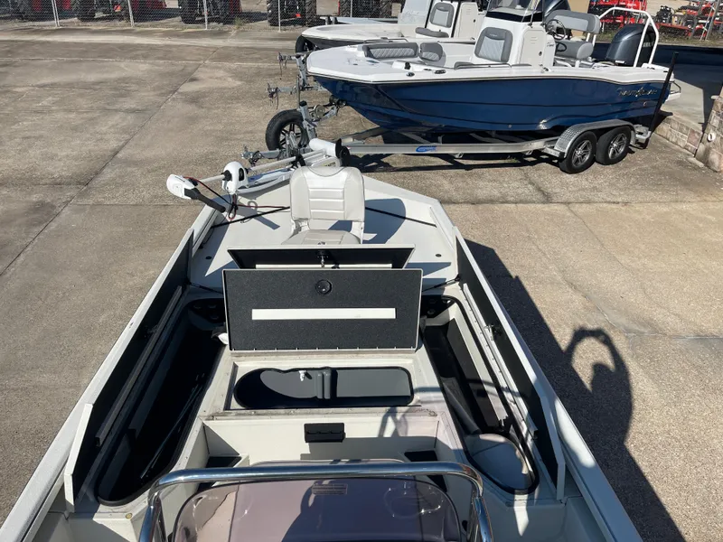 Slide: The Image of Ranger RB200 2023 - 16